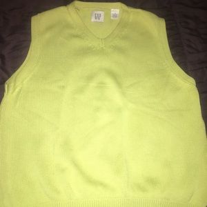 Pre-owned GAP sleeveless sweater..Slight pilling!
